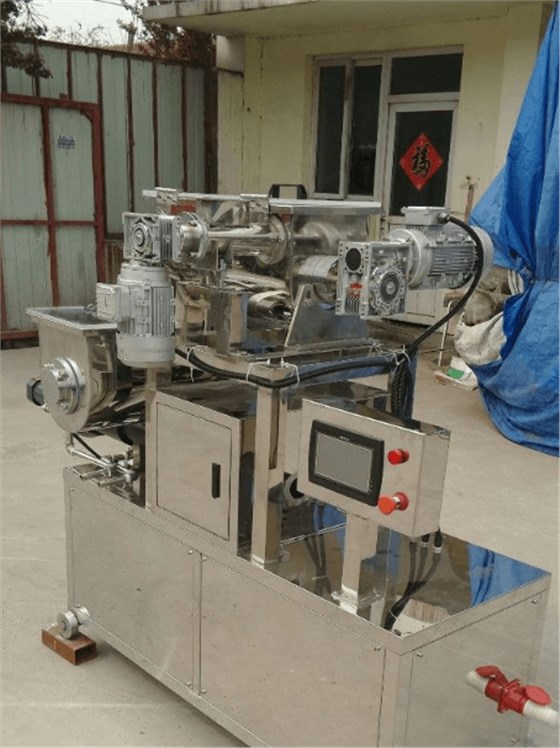 艾思捷蝸輪蝸桿減速機(jī)應(yīng)用在通心粉擠壓機(jī)上.png 艾思捷蝸輪蝸桿減速機(jī)應(yīng)用在通心粉擠壓機(jī)上.png