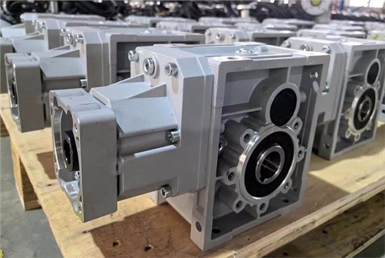 艾思捷準雙曲面減速機KM502系列的應用---卷揚機.jpg 艾思捷準雙曲面減速機KM502系列的應用---卷揚機.jpg