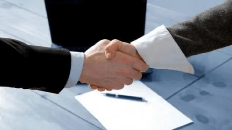 五月，上海艾思捷與青島某工業(yè)設(shè)備企業(yè)簽訂開(kāi)發(fā)設(shè)計(jì)協(xié)議